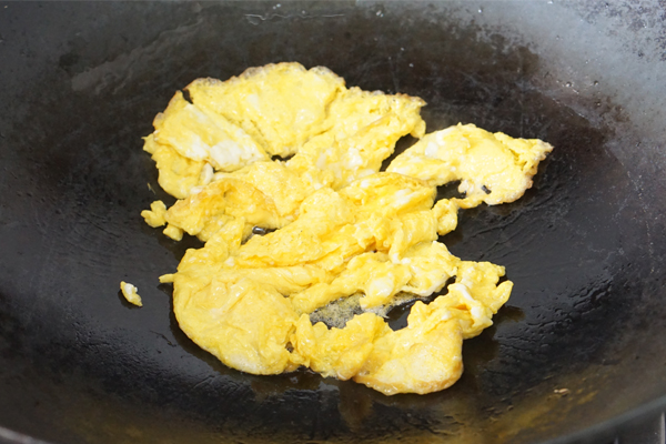 Rán trứng vàng đều 2 mặt 